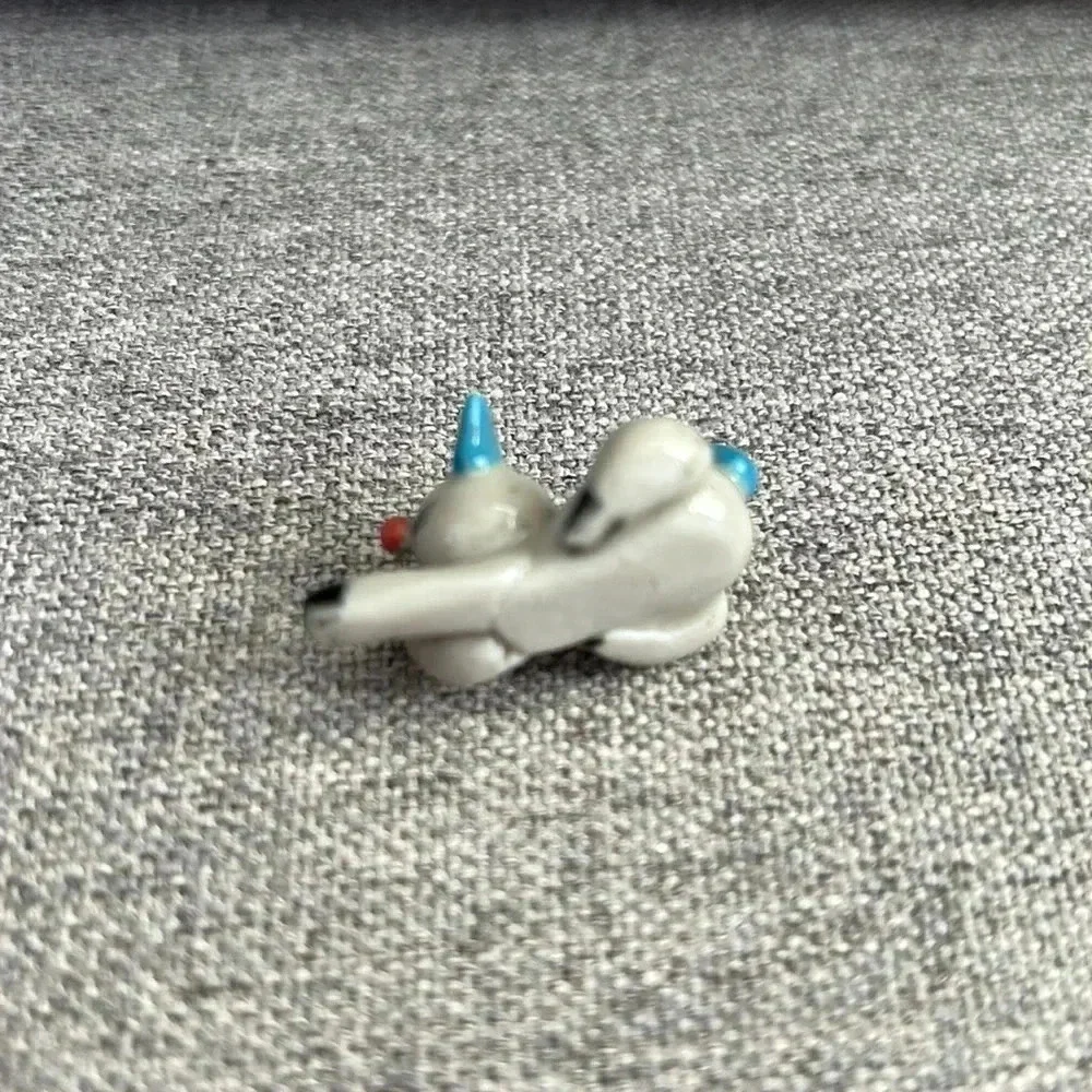 New Cute Porcelain Cat Stretching